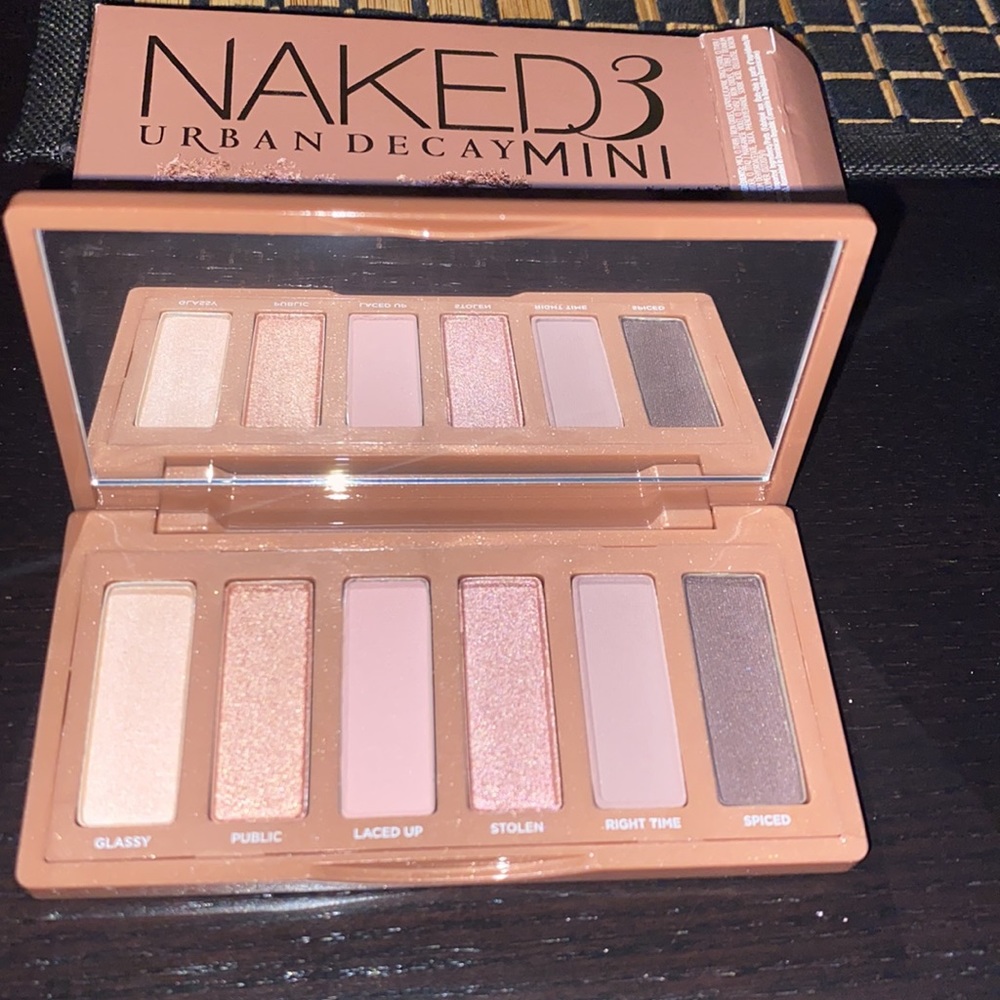 Urban decay naked 3 mini eye shadow palette 🎨